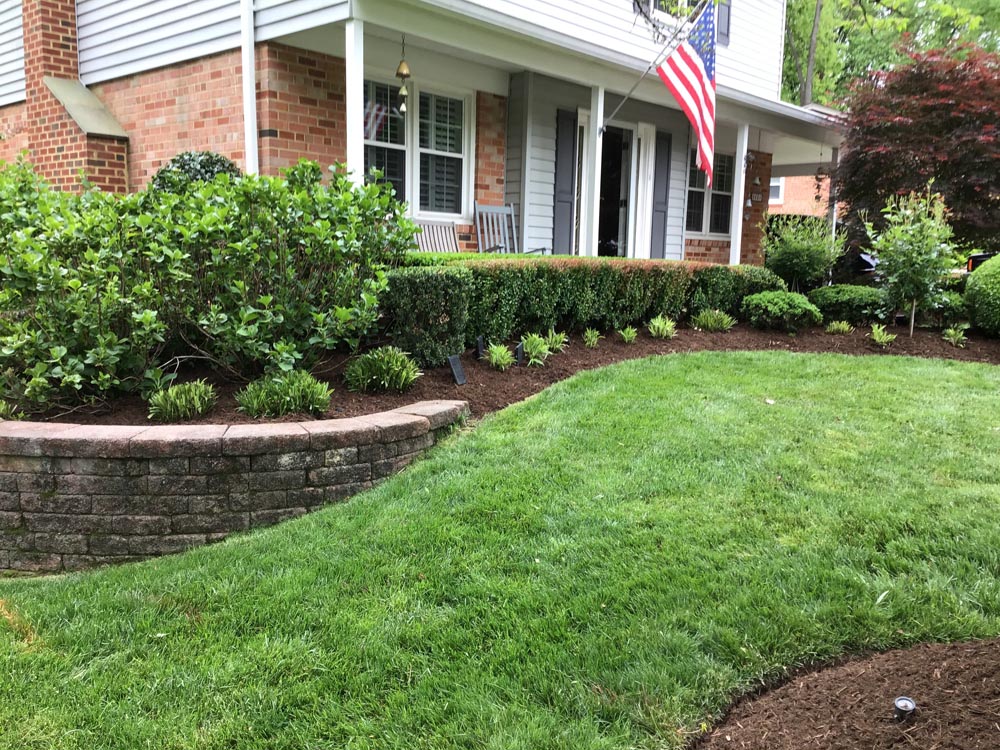 Retaining wall with mulch and plants